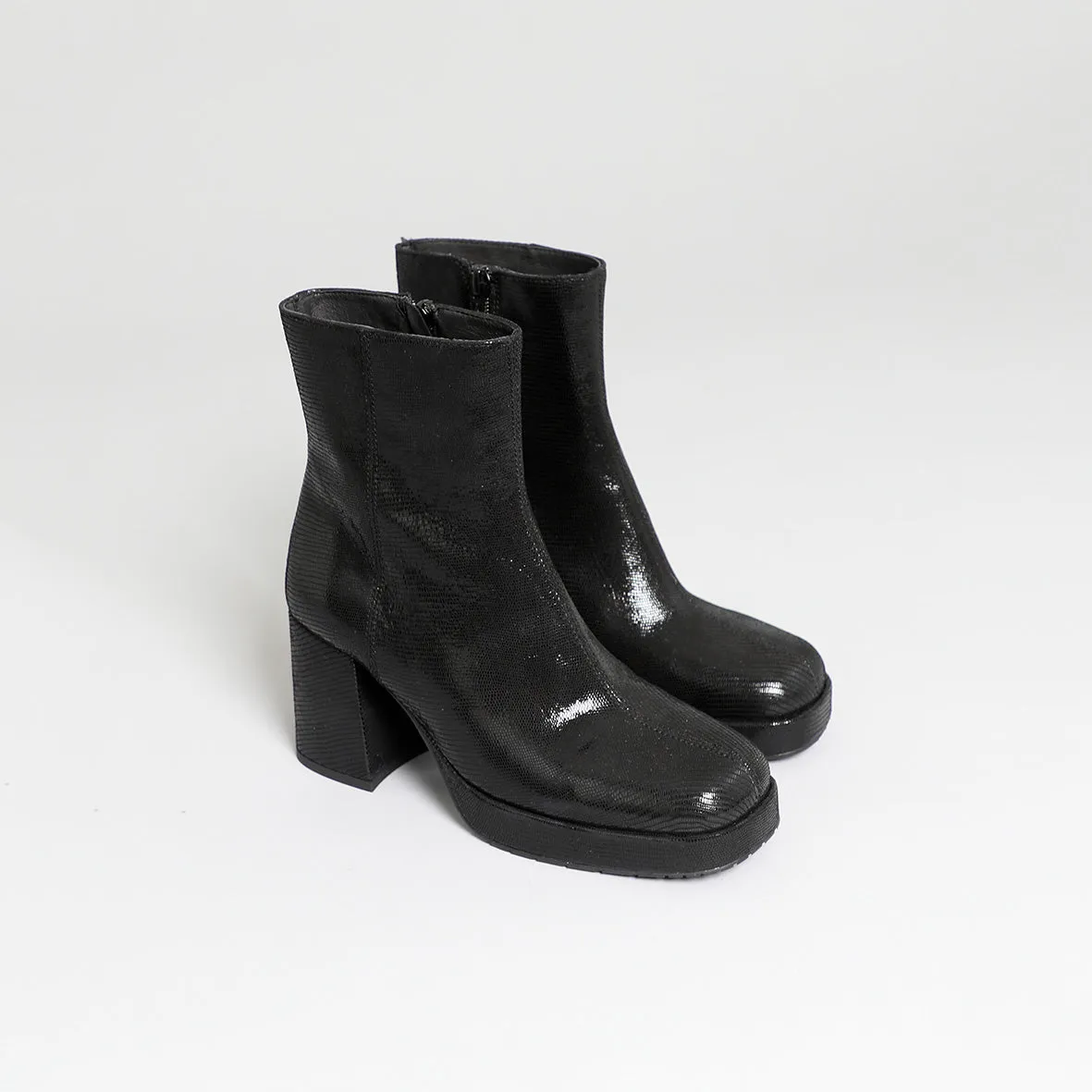 Sassy Black Metallic