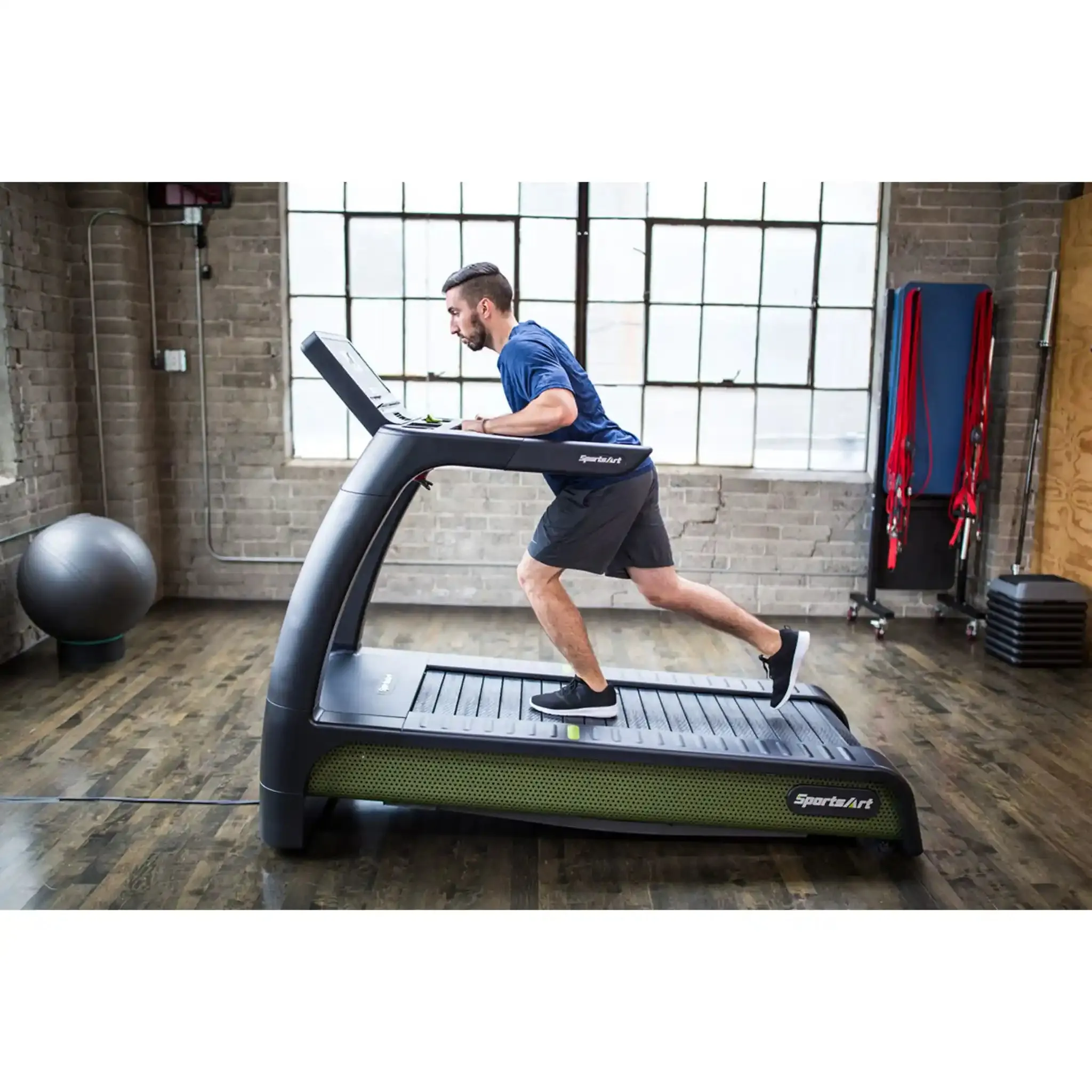 SportsArt G690 Verde Status Eco-Power Treadmill